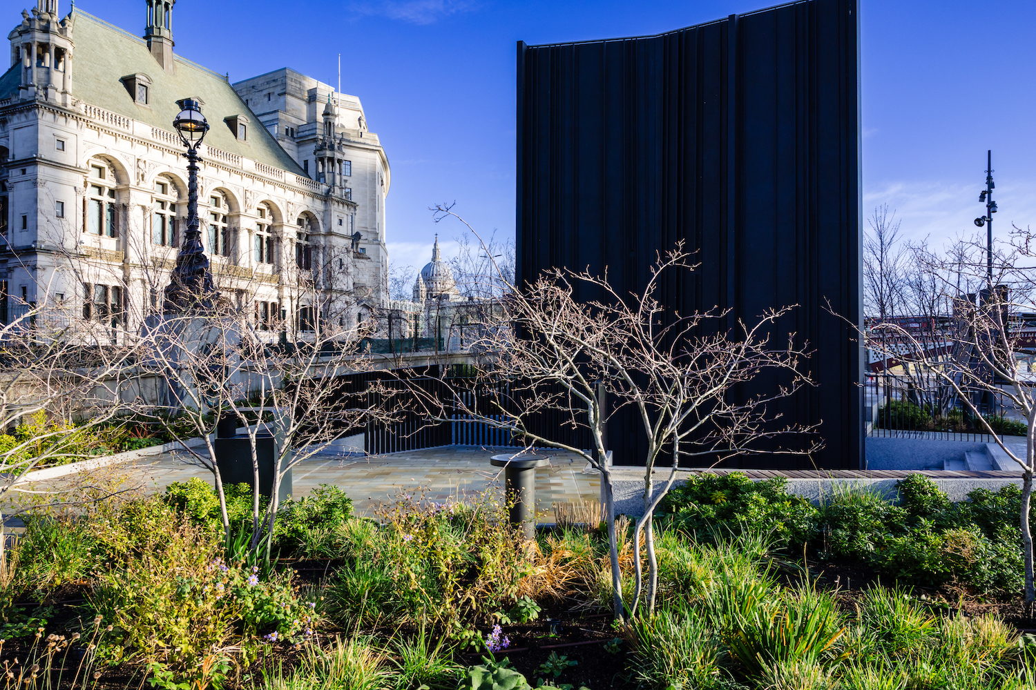 Brand-new 1.5-acre riverside park opens in the  heart of London following ‘super sewer’ works